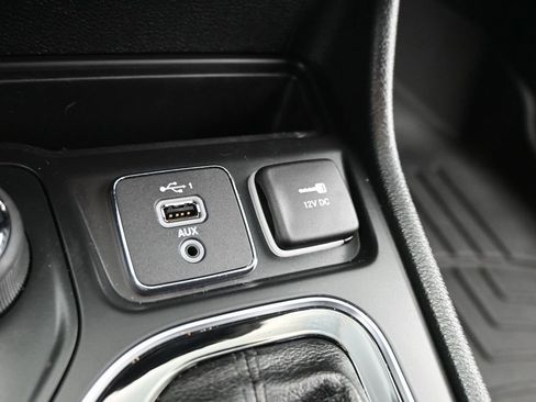 Used 2020 Jeep Cherokee Limited AWD/4WD image 27