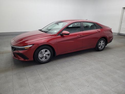 Used 2025 Hyundai Elantra SE image 2