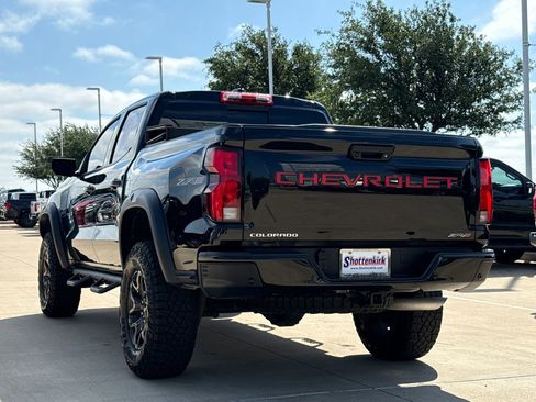 Used 2025 Chevrolet Colorado ZR2 w/ Technology Package AWD/4WD image 6