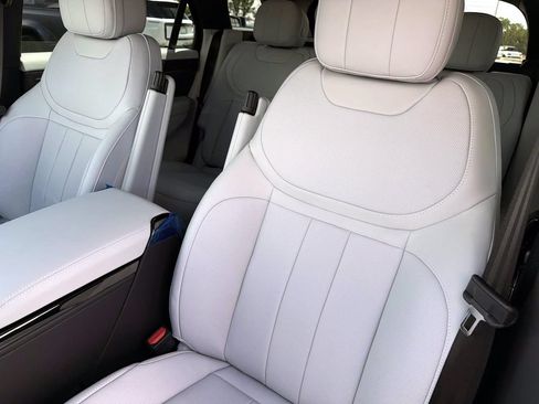 New 2026 Land Rover Range Rover Sport SE AWD/4WD image 18