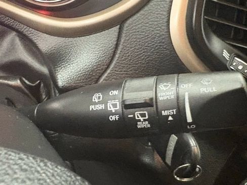 Used 2016 Jeep Cherokee Latitude w/ Cold Weather Group AWD/4WD image 19