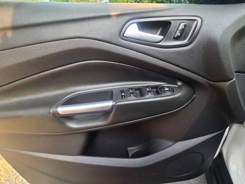 Used 2013 Ford C-MAX SEL FWD image 24