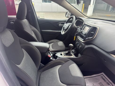 Used 2016 Jeep Cherokee Sport AWD/4WD image 19