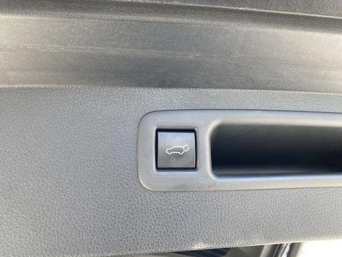 Used 2023 Toyota Highlander LE FWD image 14