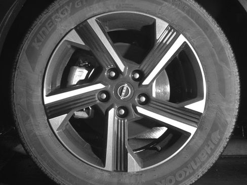 Used 2025 Nissan Sentra SV FWD image 12