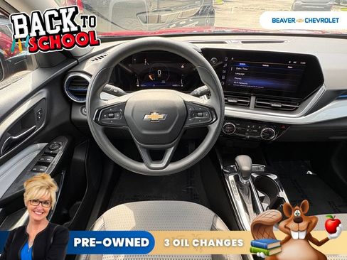 Used 2025 Chevrolet Trax LT FWD image 16