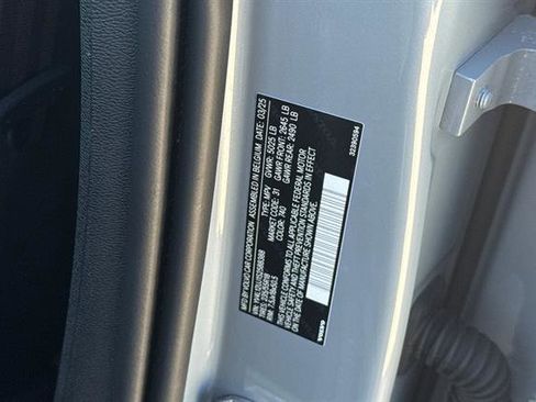 Certified 2025 Volvo XC40 B5 Core image 33