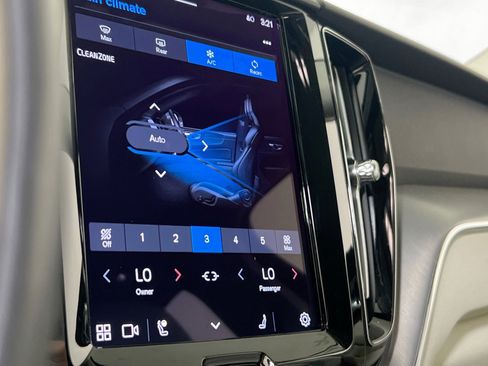 Used 2023 Volvo XC60 B5 Core w/ Climate Package image 16