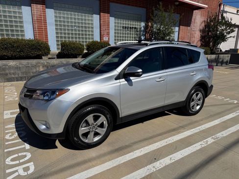 Used 2015 Toyota RAV4 XLE FWD image 2