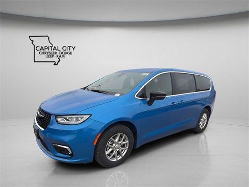 New 2026 Chrysler Pacifica Select image 5