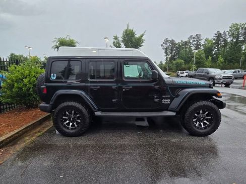 Used 2019 Jeep Wrangler Unlimited Sahara AWD/4WD image 3