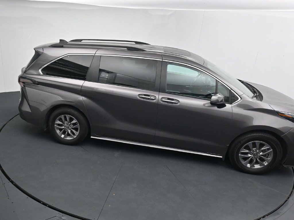 Used 2023 Toyota Sienna XLE w/ XLE Plus Package AWD/4WD image 17