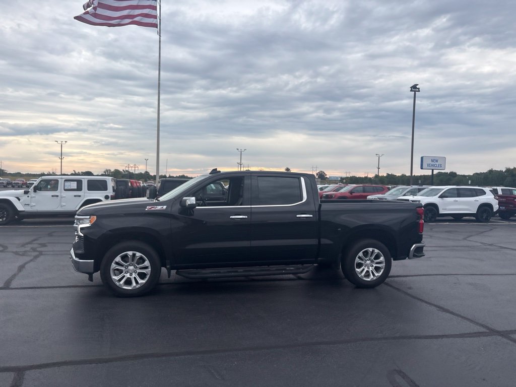 Used 2023 Chevrolet Silverado 1500 LTZ AWD/4WD image 2