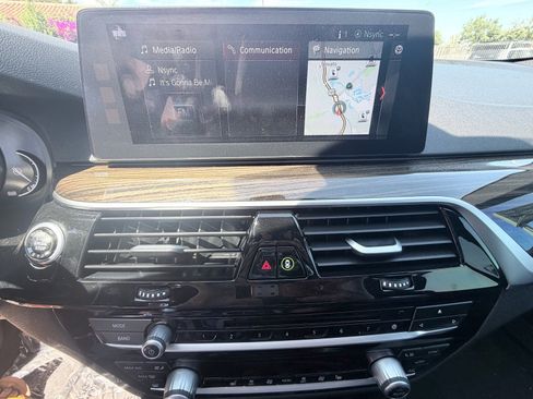 Used 2018 BMW 530e w/ Premium Package 2 RWD image 15