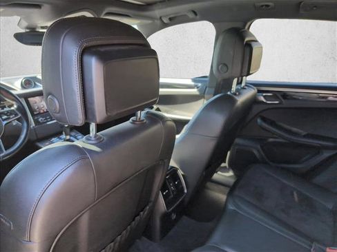 Used 2017 Porsche Macan image 17