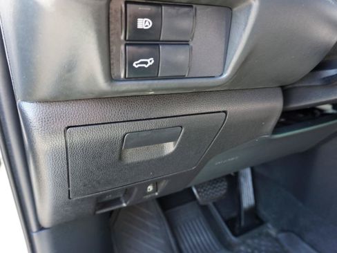 Used 2021 Toyota Highlander XLE AWD/4WD image 19