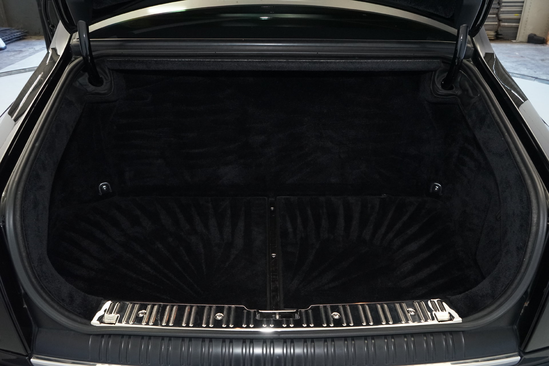 Used 2013 Rolls-Royce Phantom Sedan RWD image 35