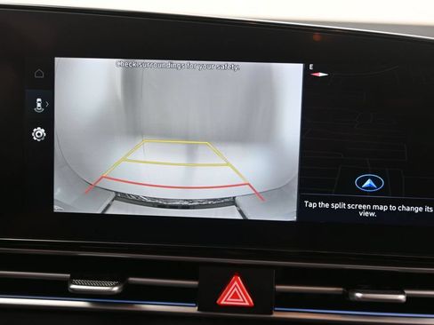 Used 2025 Hyundai Elantra Limited FWD image 16