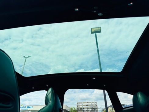 Used 2021 Aston Martin DBX image 37