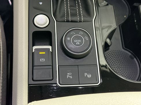 Used 2021 Volkswagen Atlas SEL Premium image 28