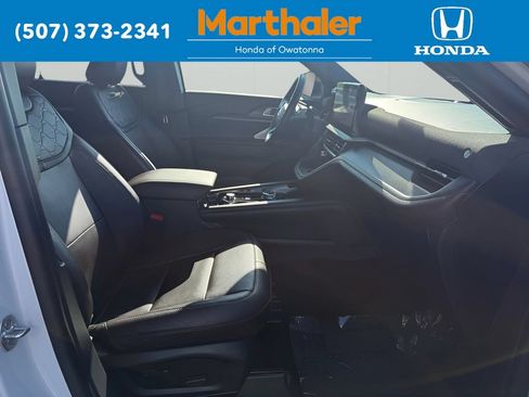 Used 2025 Ford Explorer Platinum w/ LUX Leather Package AWD/4WD image 20