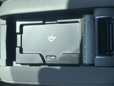 Used 2022 Toyota Highlander XLE image 25