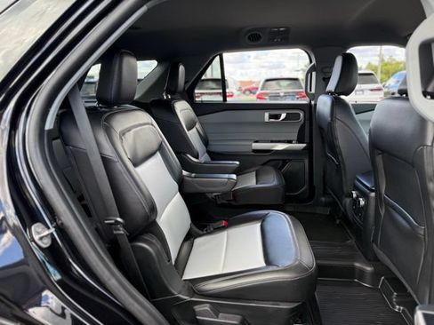Used 2023 Ford Explorer XLT w/ Equipment Group 202A AWD/4WD image 18