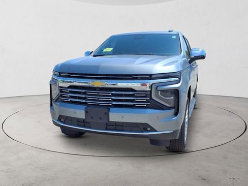 New 2025 Chevrolet Suburban Premier image 2