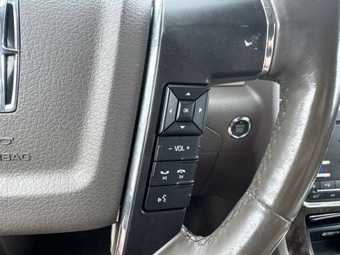 Used 2017 Lincoln Navigator Select AWD/4WD image 25