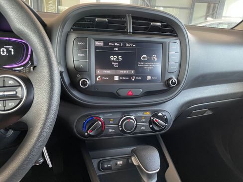 Used 2025 Kia Soul LX w/ LX Technology Package FWD image 17