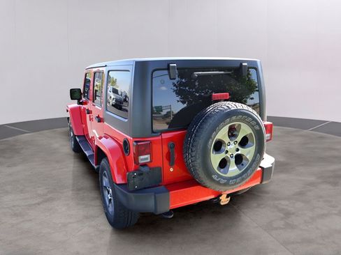 Used 2017 Jeep Wrangler Unlimited Sahara w/ Connectivity Group AWD/4WD image 14