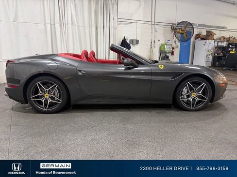 Used 2015 Ferrari California T RWD image 9