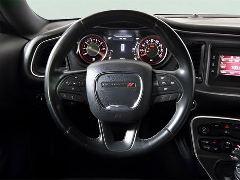 Used 2016 Dodge Challenger SXT image 13