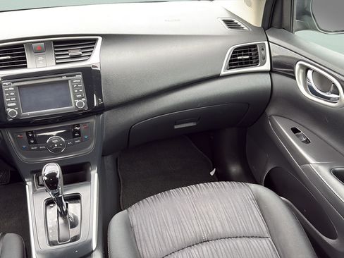 Used 2018 Nissan Sentra SV w/ Premium Package (P01) FWD image 12