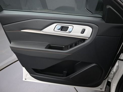 New 2026 Ford Explorer Active w/ Active Comfort Package RWD image 26
