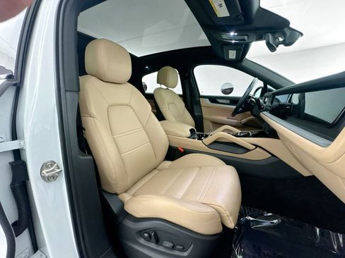 Used 2024 Porsche Cayenne Coupe AWD/4WD image 29