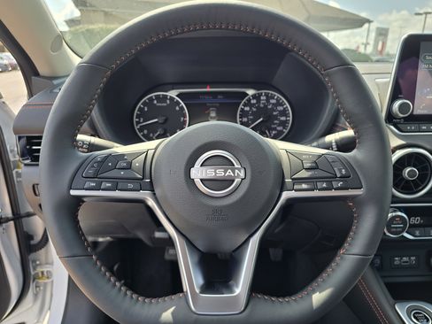 Used 2025 Nissan Sentra SR w/ SR Premium Package FWD image 23
