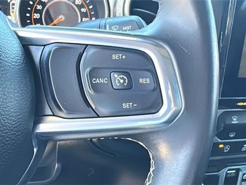 Used 2018 Jeep Wrangler Unlimited Sahara image 25