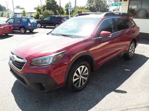 Used 2022 Subaru Outback Premium AWD/4WD image 2