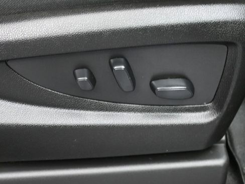 Used 2020 GMC Yukon SLE image 32