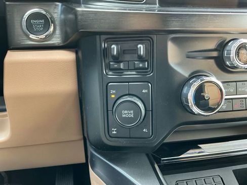 Used 2023 Ford F350 Lariat image 25