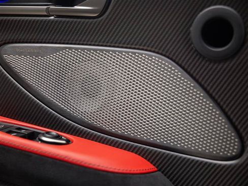 Used 2025 Aston Martin Vanquish RWD image 28