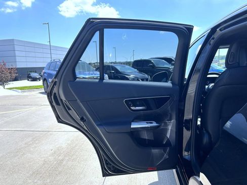 Used 2024 Mercedes-Benz GLC 300 GLC 300 image 21
