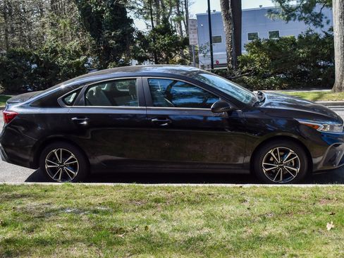 Used 2022 Kia Forte LXS FWD image 11