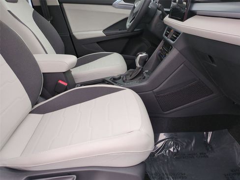 New 2026 Volkswagen Taos SE image 20