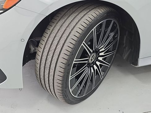 Used 2025 Mercedes-Benz E 350 4MATIC Sedan image 33