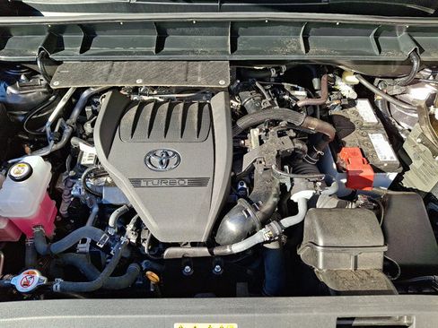 Used 2025 Toyota Highlander XLE image 28