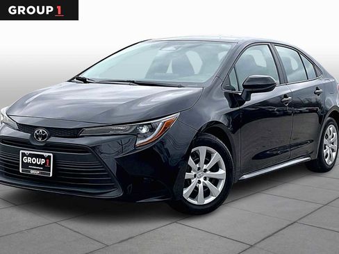 Used 2023 Toyota Corolla LE image 1