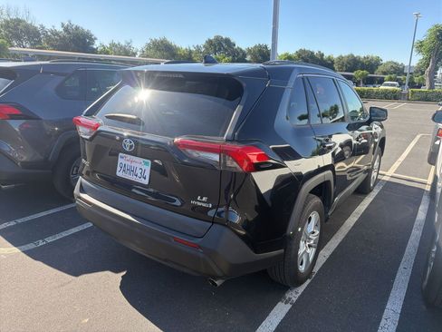 Certified 2021 Toyota RAV4 LE AWD/4WD image 8