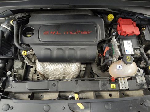 Used 2020 Jeep Renegade Latitude w/ Cold Weather Group AWD/4WD image 30